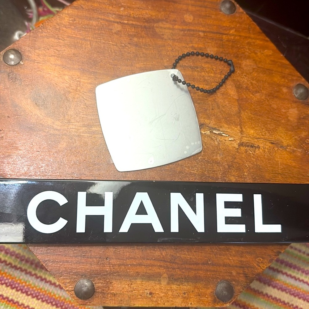 CHANEL Rouge Allure Bag Charm/Keychain/Mirror NIB - Picture 4 of 4